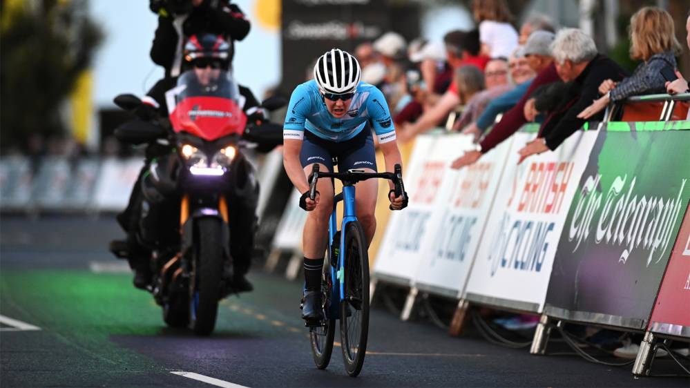 Stuart and Bostock star in unforgettable fifth round in Clacton